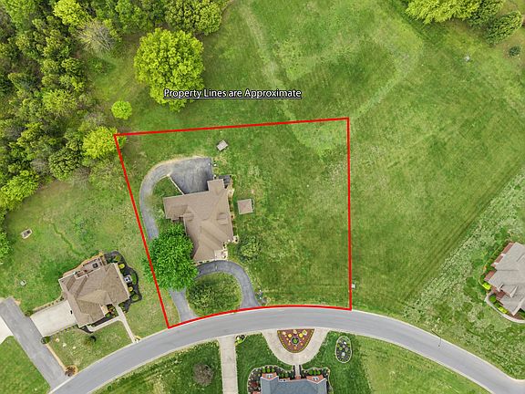 3rd image of 113 Clubhouse Dr