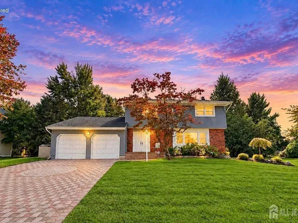 11 Glenmere Pl, Old Bridge, NJ 08857