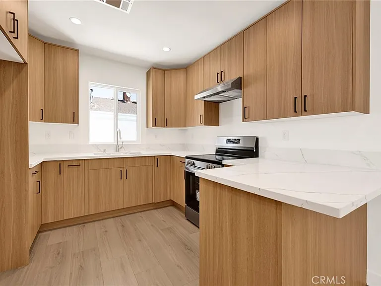 22542 Roscoe Blvd — Photo 4
