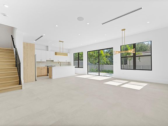 3rd image of 3296 SW 15th Avenue #3296
