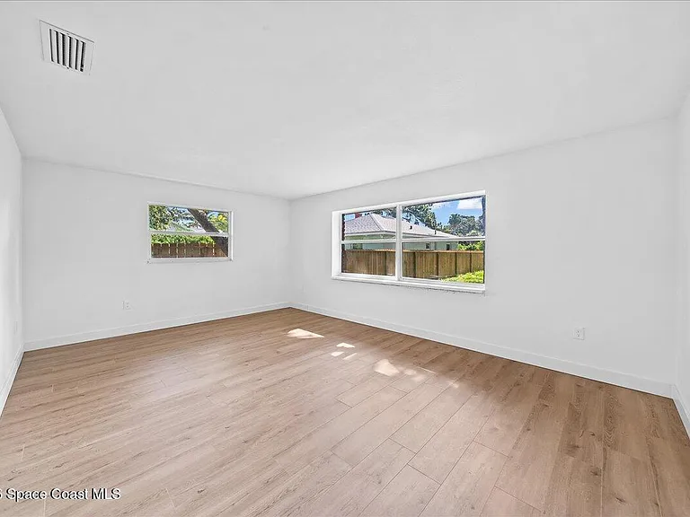 935 S Tropical Trl — Photo 6