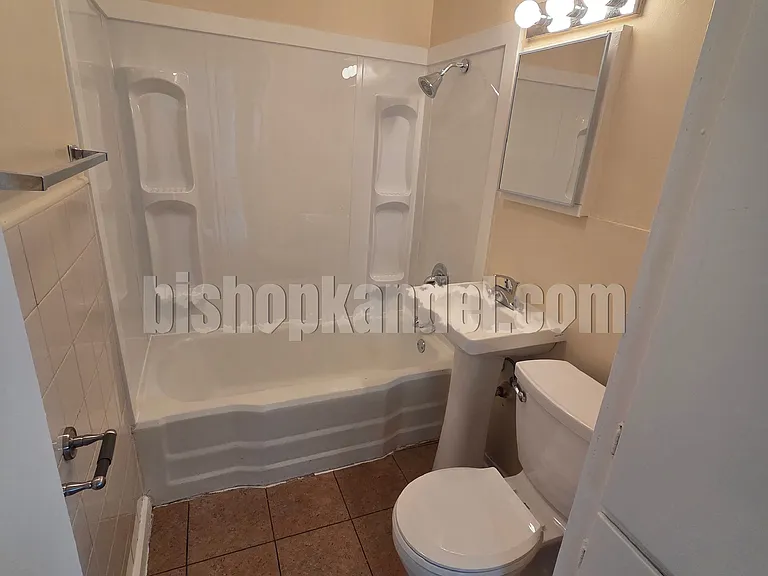 1020 Cedar Ave — Photo 8