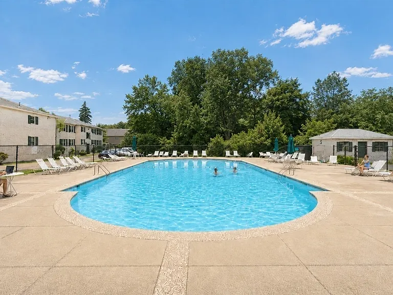 133 Lake Shore Rd #4 — Photo 13
