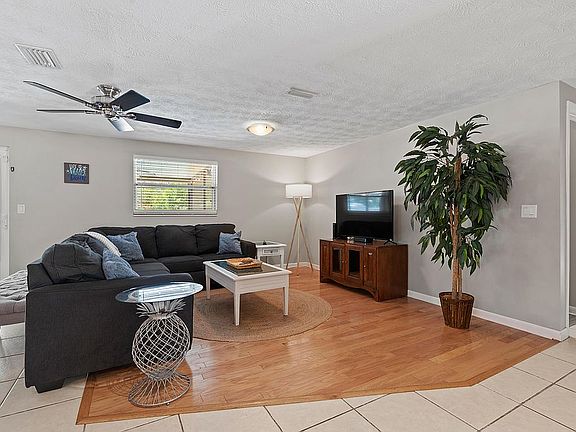5th image of 1819 Oak Grove Cir
