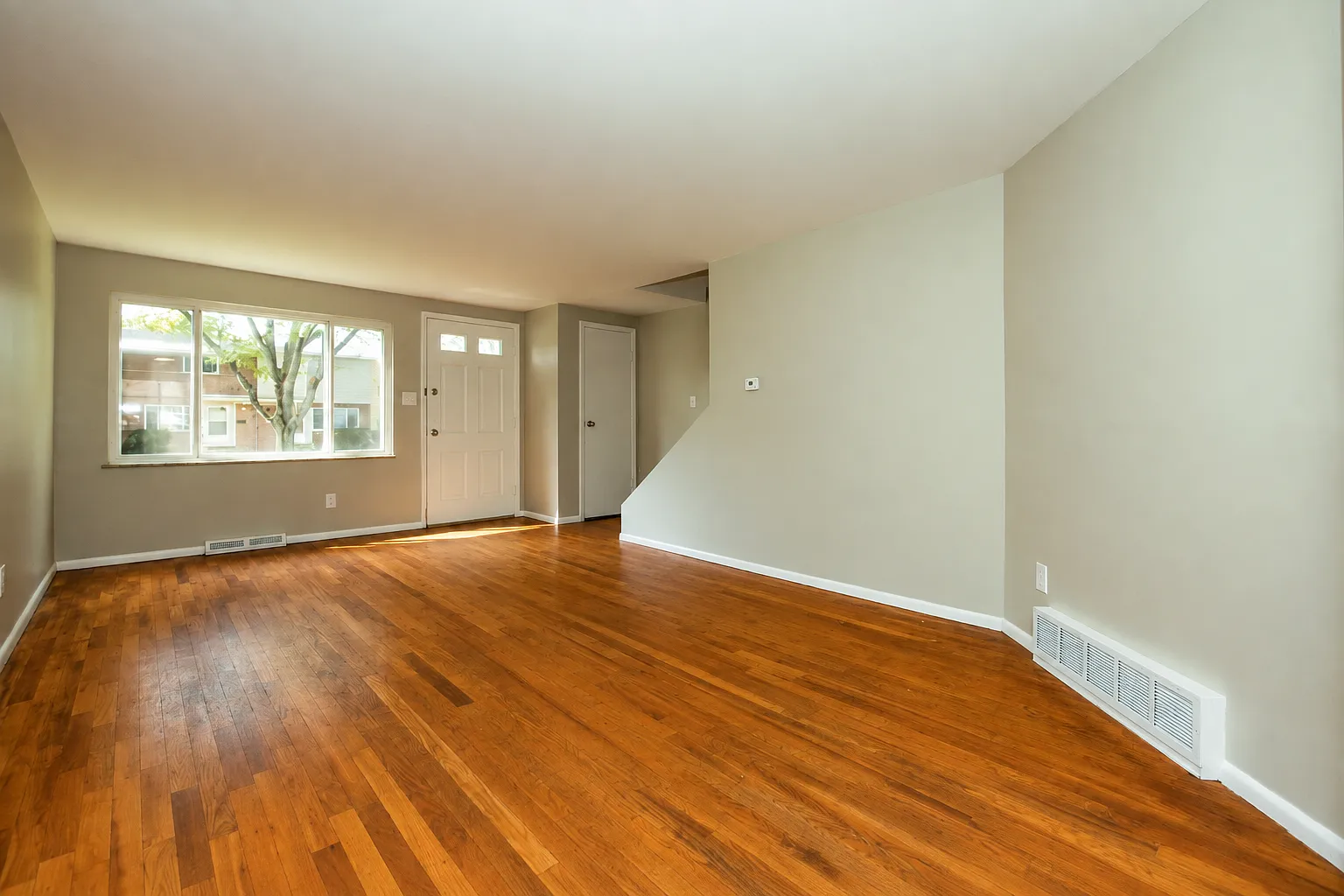 2 bed, 1000 sqft, $1,475 — Photo 3