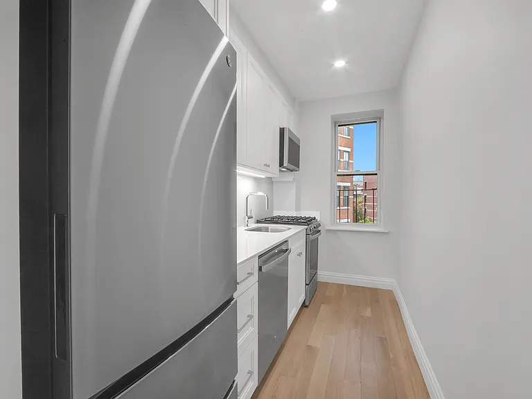 780 Greenwich St #4R — Photo 6