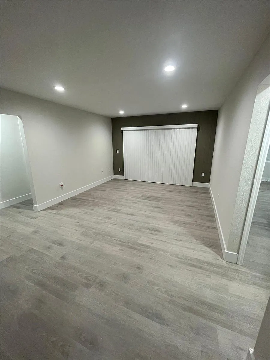 Building Photo - 6104 Curry Ford Rd #207