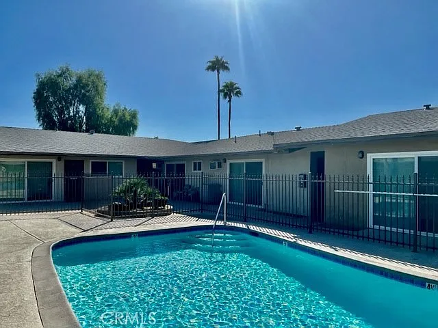 685 E Vista Chino #5 — Photo 23