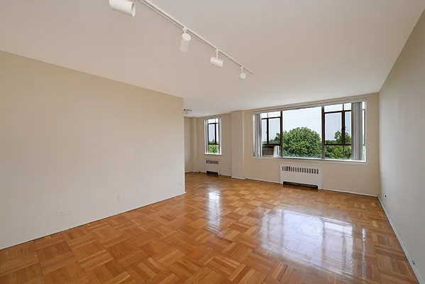 Sold by REMAX Distinguished Homes | media 22