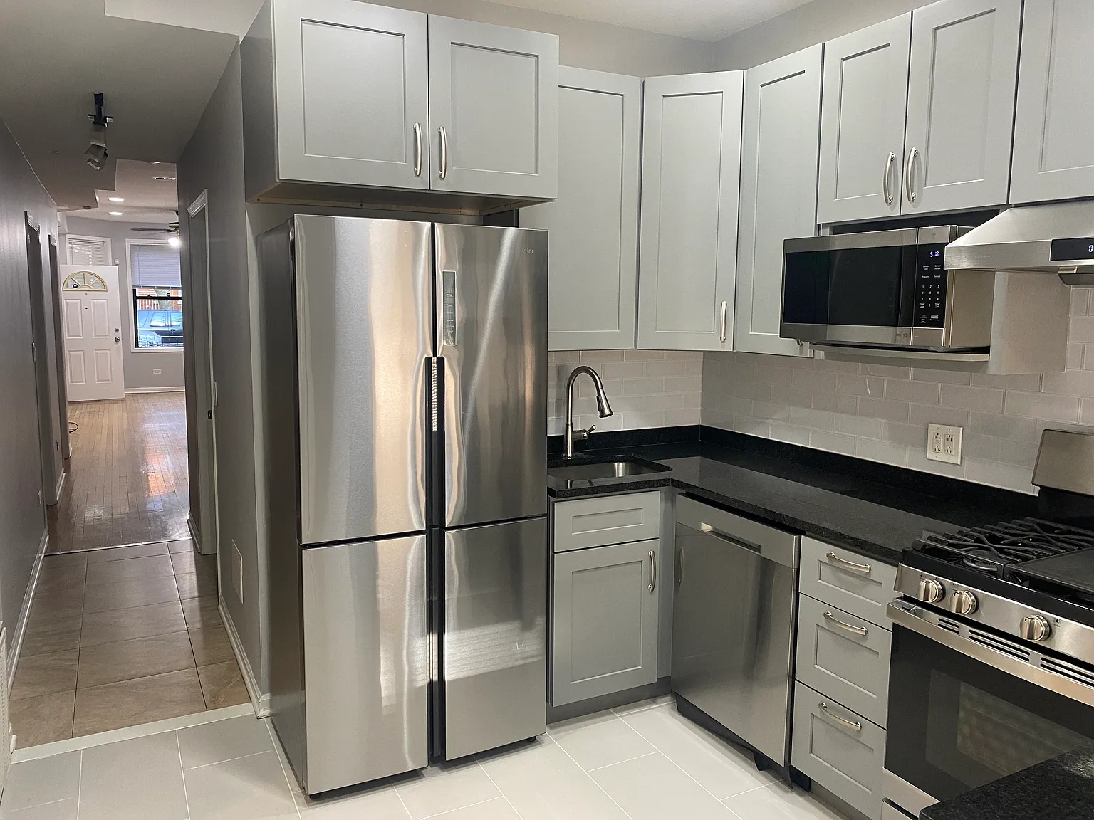 3748 N Clifton Ave — Photo 3