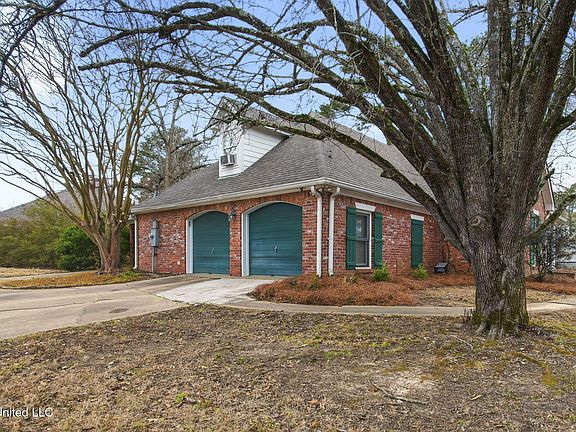 5th image of 315 Woodlands Dr
