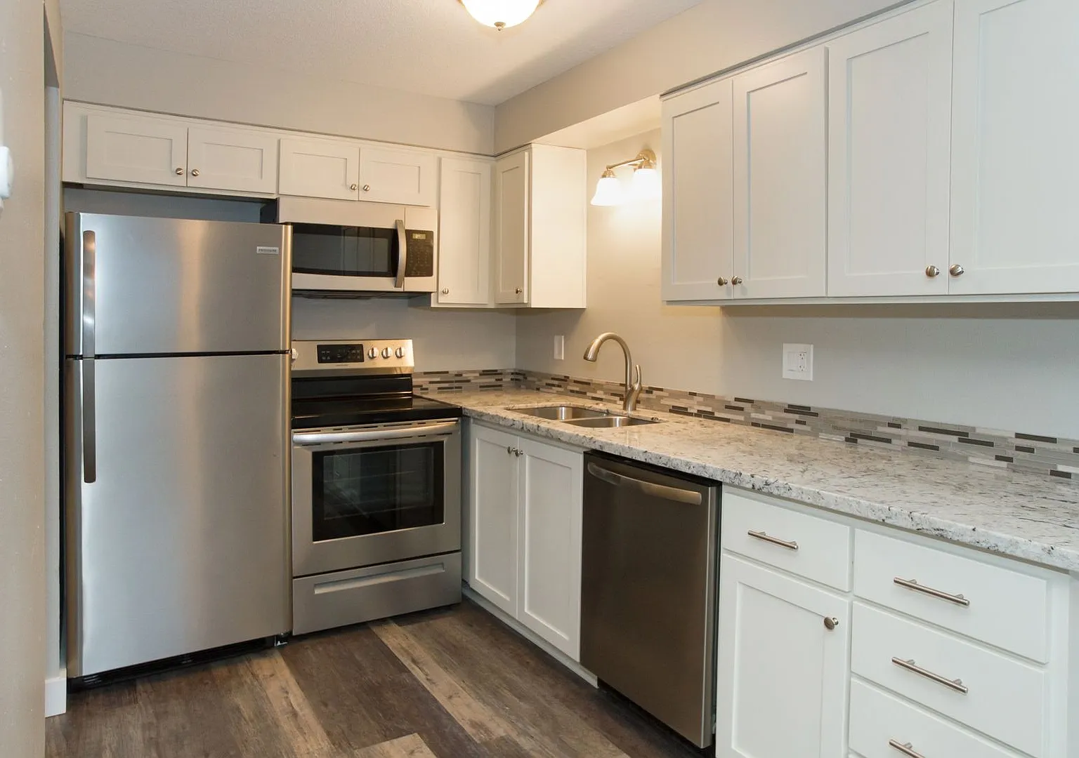 2600LOMB — Photo 1