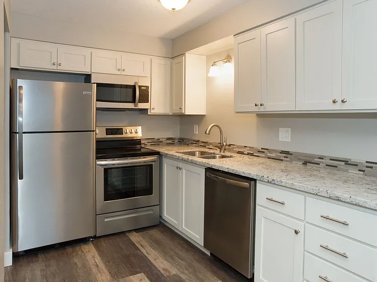 2600 NE Lombard St — Photo 1