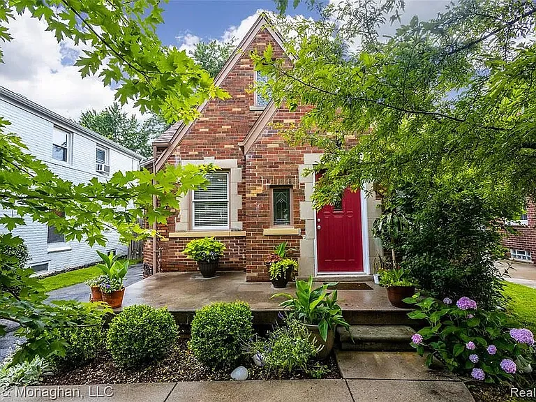 1308 Hampton Rd — Photo 1