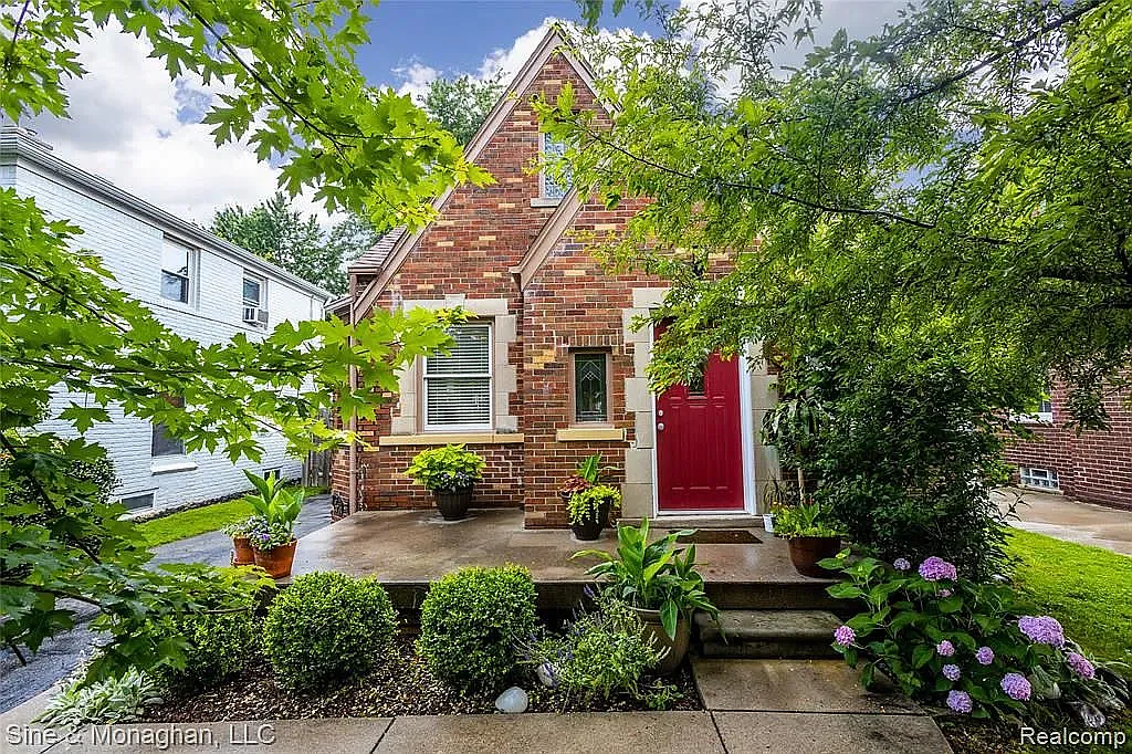 1308 Hampton Rd photo 1