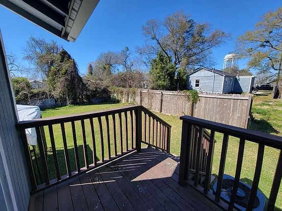 3rd image of 605 Riverside Dr