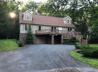83 Great Oaks Dr, Nesquehoning, PA 18240