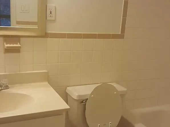 5600 Bloomfield Dr APT 203, Alexandria, VA 22312