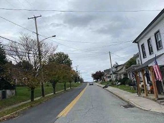 Exterior Neighborhood (street photo)