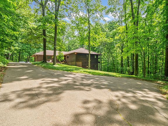 2nd image of 628 Chesterfield Cir