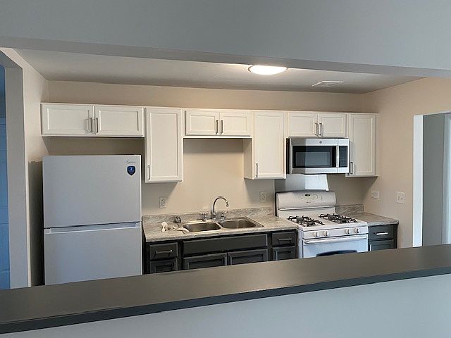 Galley kitchen with 12' counter & snack bar