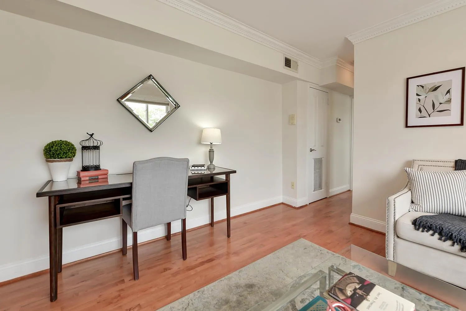 1 bed, 500 sqft, $1,890 — Photo 4