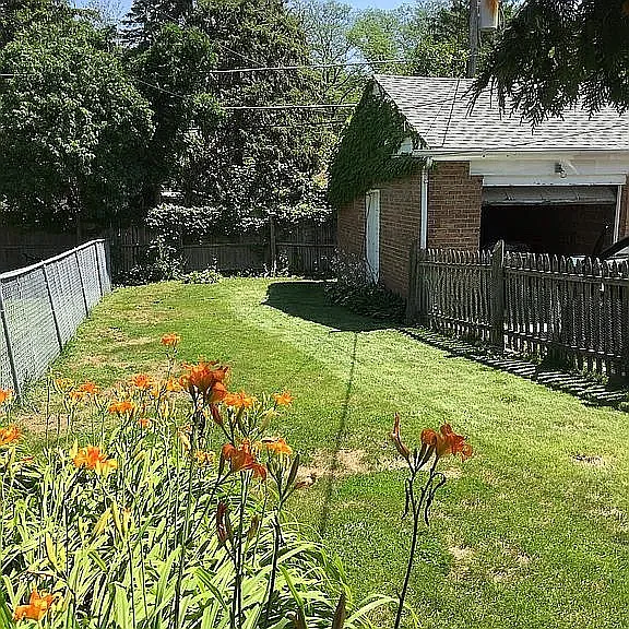 621 Waukegan Rd — Photo 2