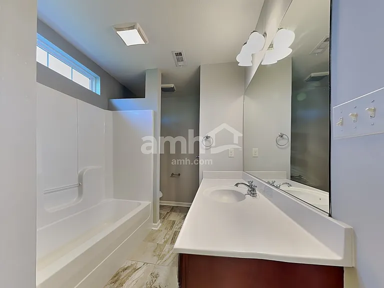 2400 Ancient Oak Ln — Photo 16