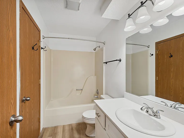 ReNew Edwardsville Apartment Collection — Photo 34