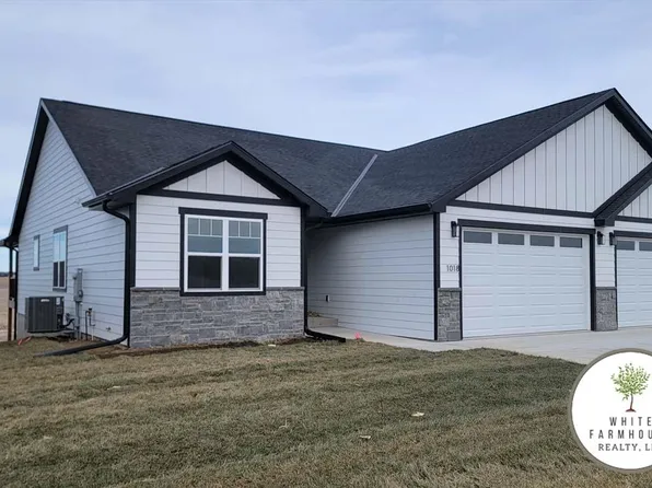 1018 Thomas Dr, Wayne, NE 68787