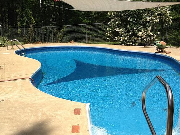 2nd image of 735 Lakeshore Dr