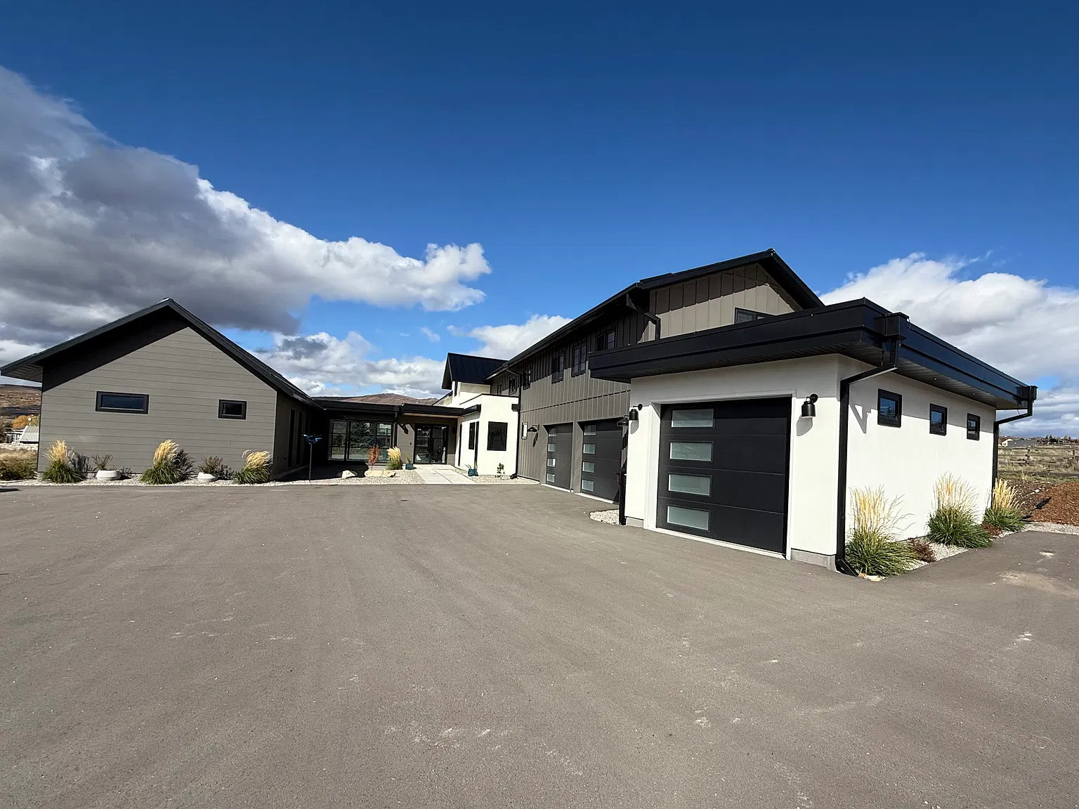 7597 Whileaway Rd W — Photo 1