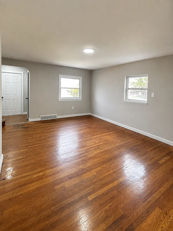3 bed, 1.0 bath, $2,000 — Photo 3