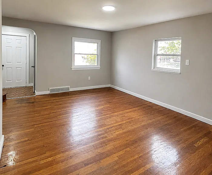 820 Center Ave — Photo 18