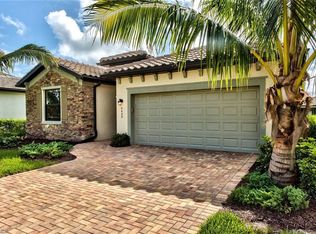 9460 Foxglove Ln, Naples, FL 34120