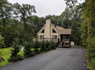 132 Cottonwood Dr, Hawley, PA 18428