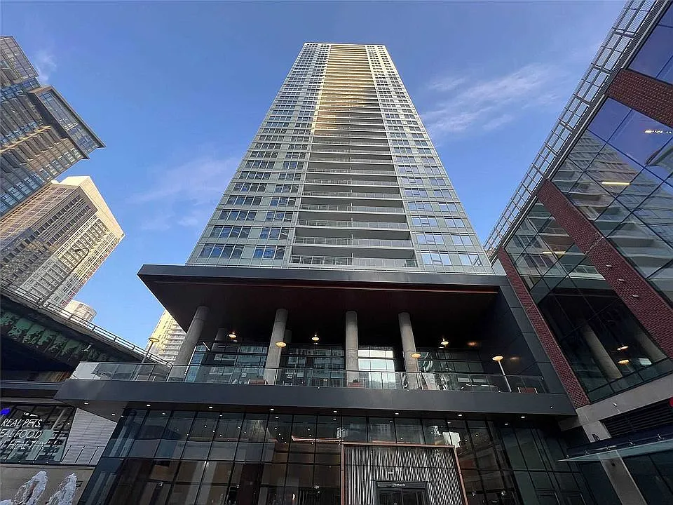 17 Bathurst St #34510