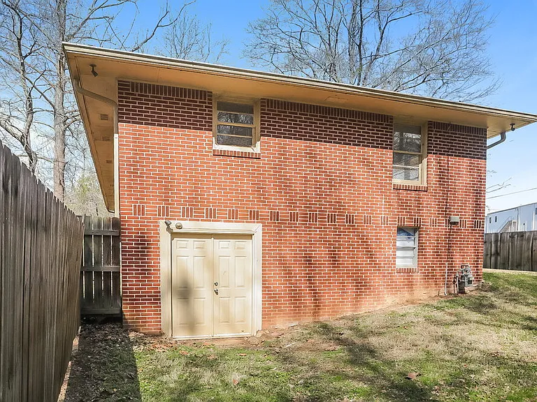 2147 Camp Cir SW — Photo 19