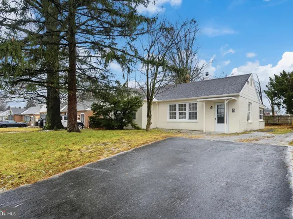 733 W County Line Rd, Hatboro, PA 19040