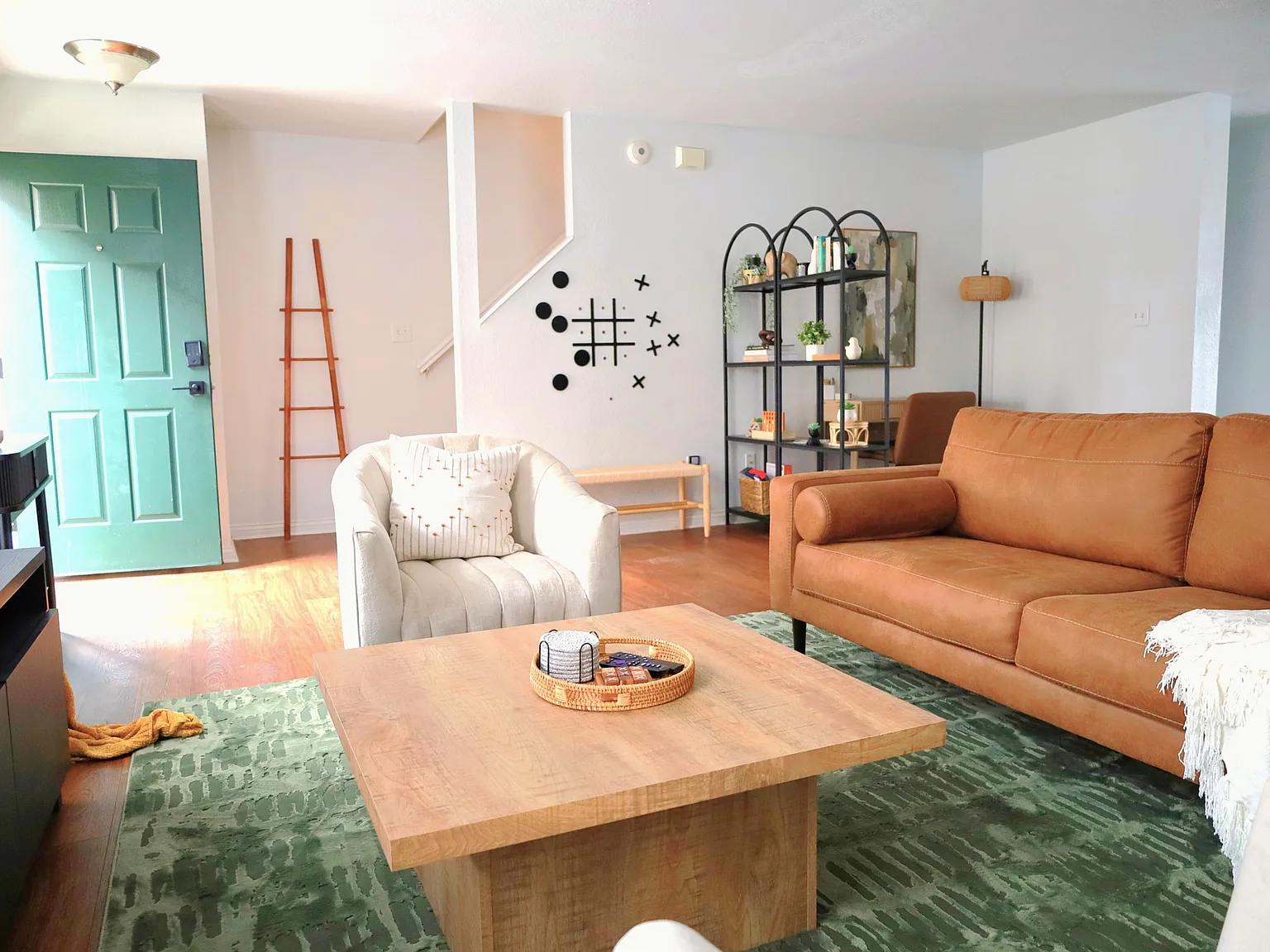 4 bed, 1948 sqft, $3,500 — Photo 1