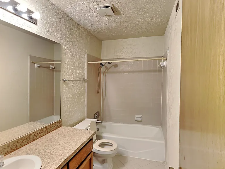 3413 W 5th St — Photo 13