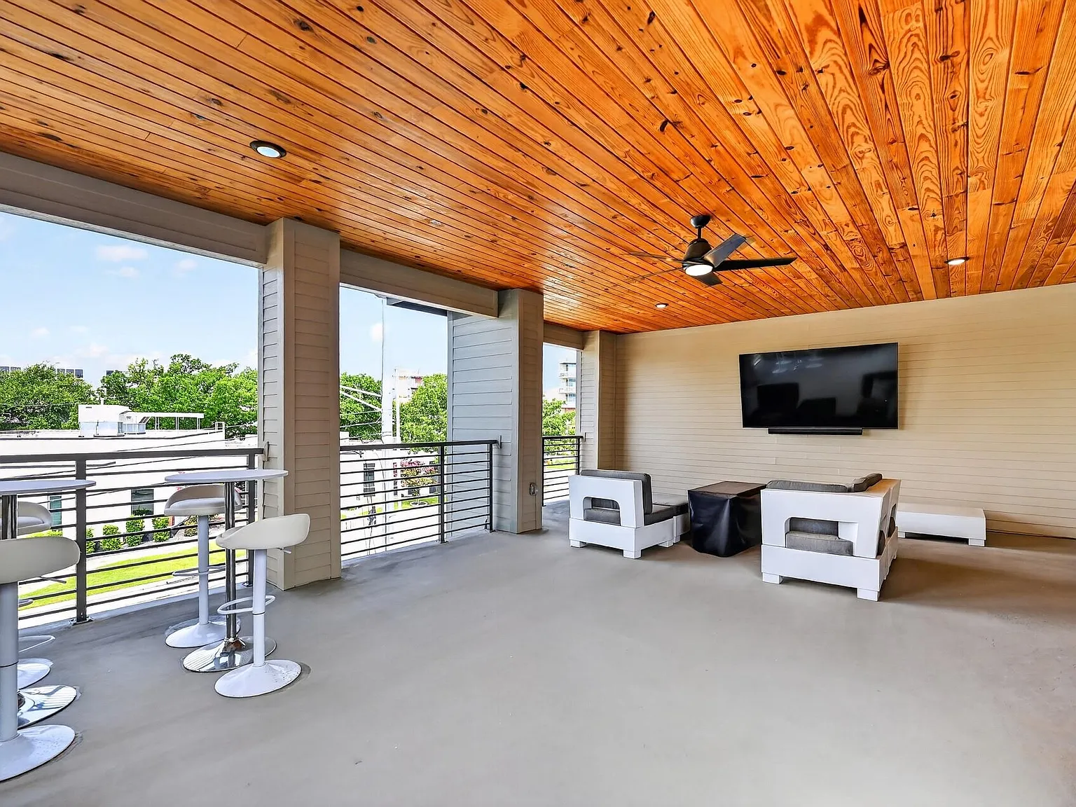 4 bed, 5.0 bath, 3717 sqft, $8,500 — Photo 4