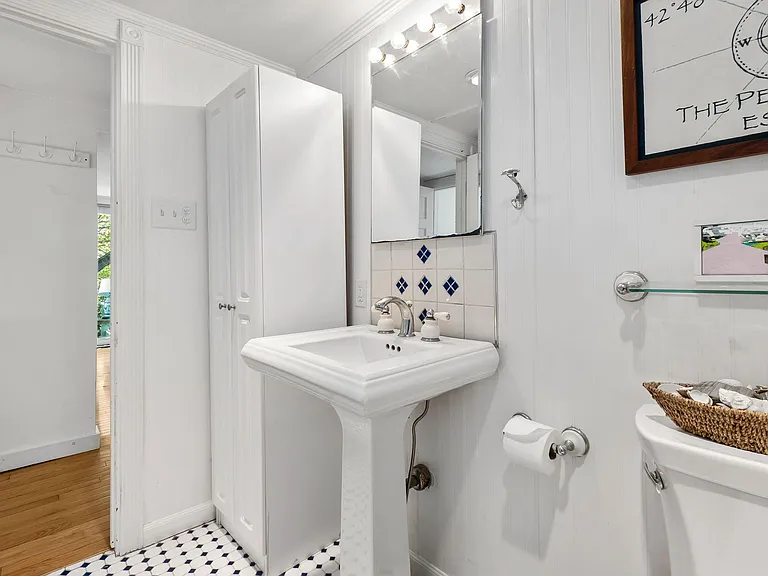 12 Girard Way — Photo 5