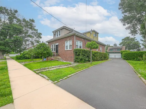 129 Guenther Ave, Valley Stream, NY 11580