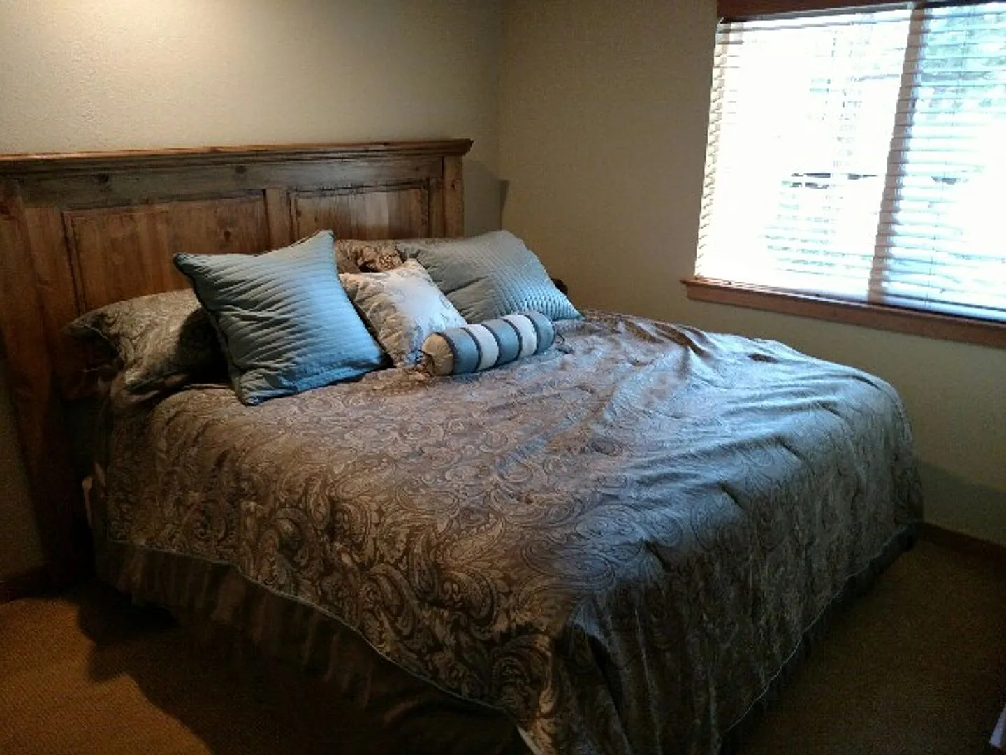 1 Bedroom Centrally Located Seasonal Rental — Photo 4