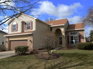 864 Tamarac Dr, Carol Stream, IL 60188