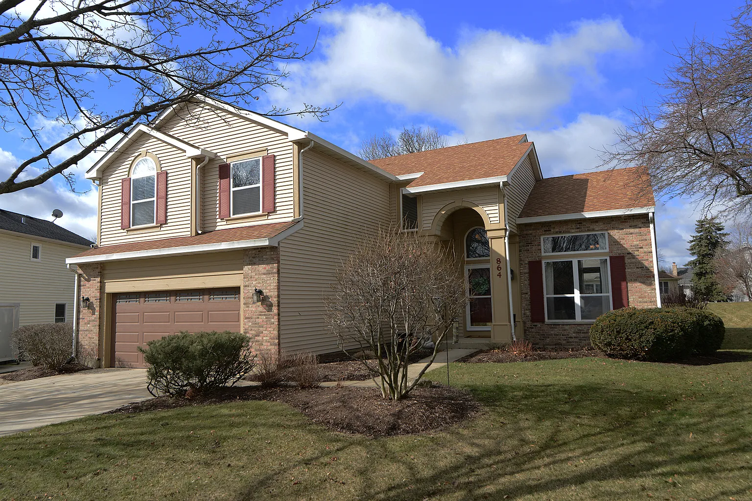 864 Tamarac Dr photo 1
