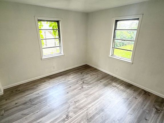 4th image of 1704 Oriole St