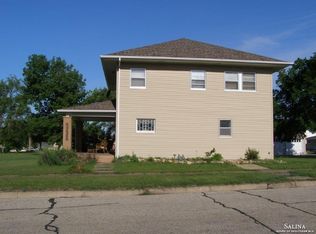 914 N Colorado St, Ellsworth, KS 67439