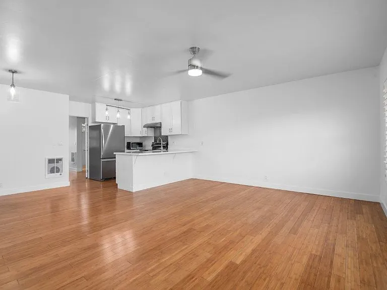 Sierra Seaside Flats $ 3295 ...1 Block To Beach....Top Floor Views — Photo 33